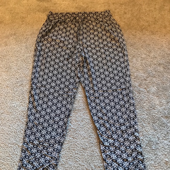 Comfy, patterned pants - Picture 2 of 5